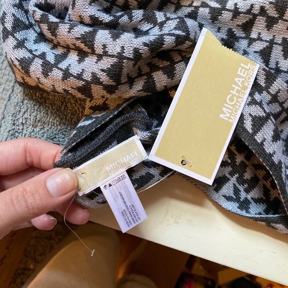 MICHAEL KORS infinity scarf, NWT!!! - Picture 2 of 2